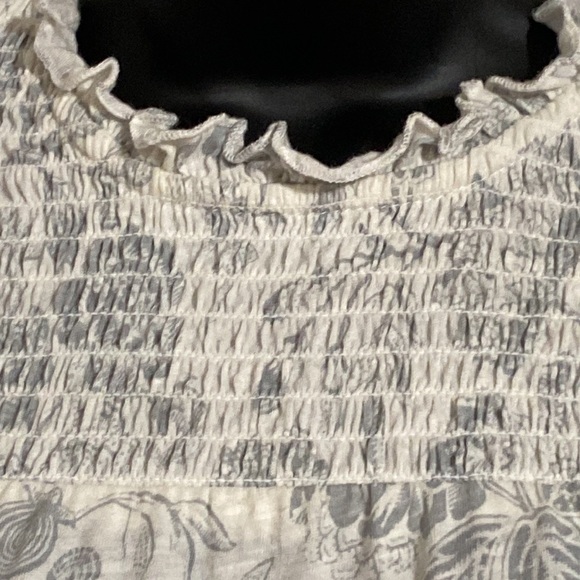 Lucky Brand Floral Smocked Long Sleeve Top With Back Button Sz S/P - Picture 3 of 11